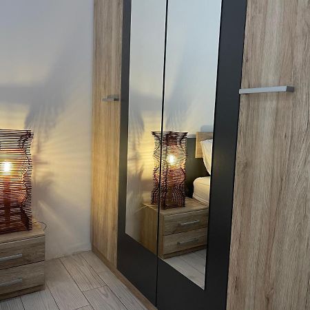 City Center Properties - Modern Room With Ac & Ensuit Bathroom - Room 1 Сейнт Полс Бей Екстериор снимка
