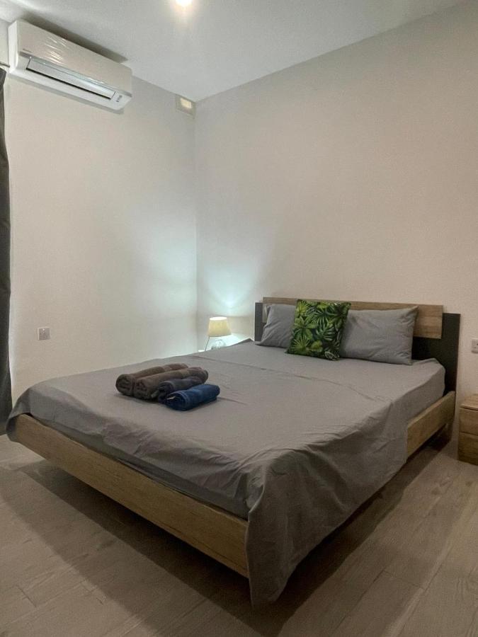 City Center Properties - Modern Room With Ac & Ensuit Bathroom - Room 1 Сейнт Полс Бей Екстериор снимка